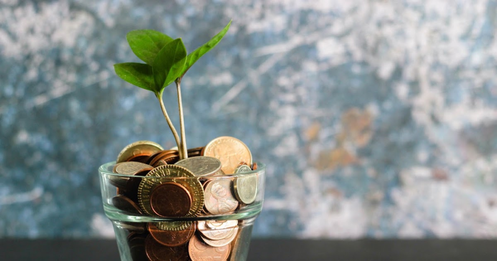 Personal Finance Guide 2026 showing simple budgeting, saving, spending, and money management tips for better financial planning.